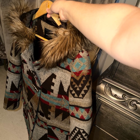 Forever 21 Multicolor Tribal Cape with Faux Fur Collar - Picture 3 of 4